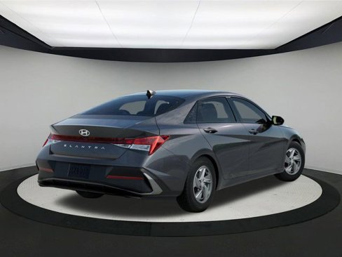 New 2025 Hyundai Elantra SE image 4