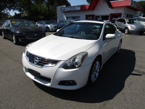 Used 2010 Nissan Altima 3.5 SR w/ Leather Pkg image 1