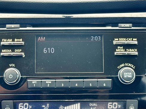 Used 2017 Nissan Rogue SV w/ Midnight Edition image 15