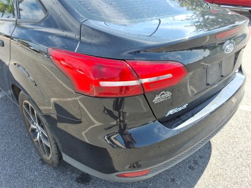 Used 2018 Ford Focus SE w/ SE Appearance Package image 15