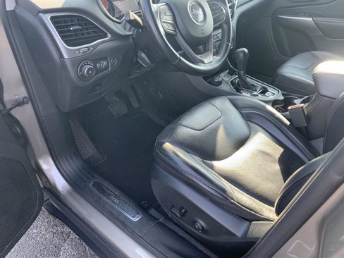 Used 2019 Jeep Cherokee Limited image 14