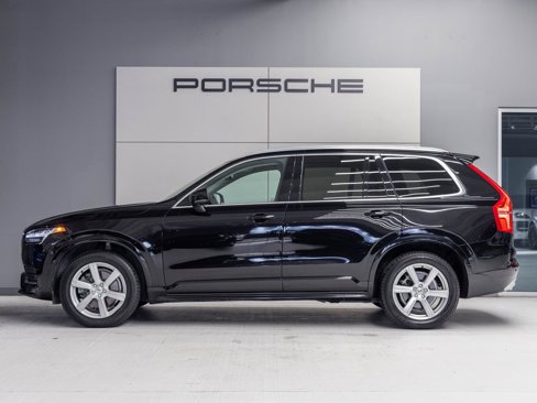 Used 2021 Volvo XC90 T6 Momentum image 2