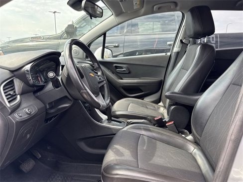 Used 2019 Chevrolet Trax LT w/ LT Convenience Package image 11
