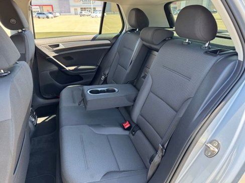 Used 2019 Volkswagen e-Golf SE w/ Driver Assistance Package image 16