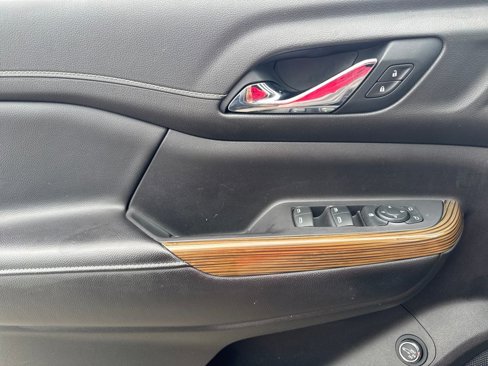 Used 2021 GMC Acadia SLE w/ Driver Convenience Package image 19