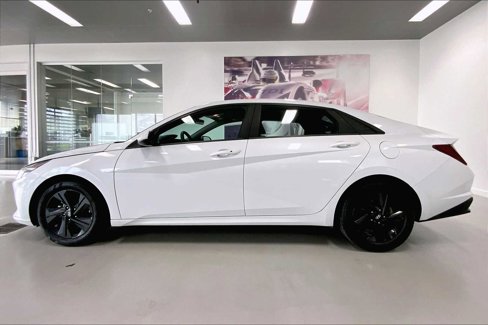 Used 2022 Hyundai Elantra SEL image 3