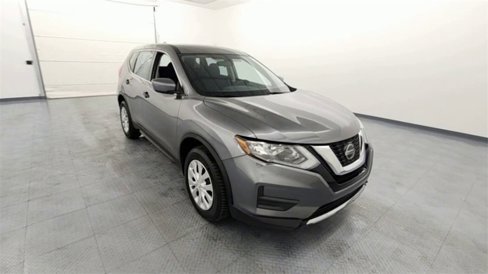 Used 2018 Nissan Rogue S image 2