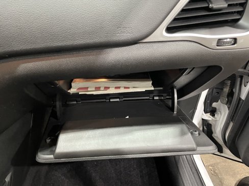 Used 2019 Jeep Cherokee Latitude Plus w/ Cold Weather Group image 11