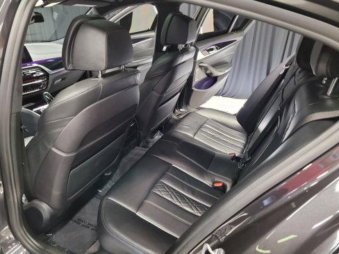 Used 2018 BMW M550i xDrive image 28