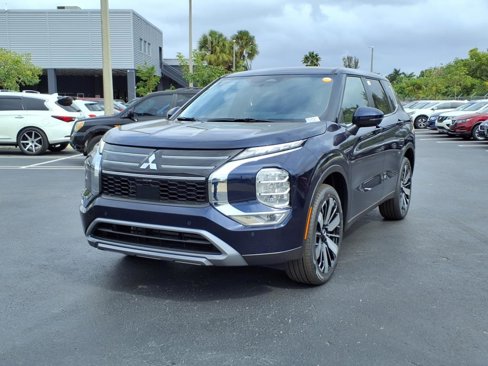 New 2025 Mitsubishi Outlander SE image 1