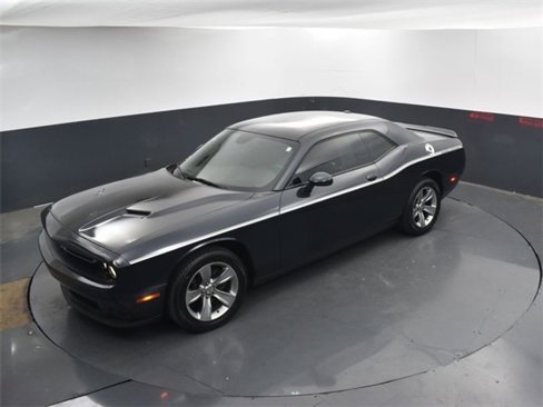 Used 2019 Dodge Challenger SXT image 22