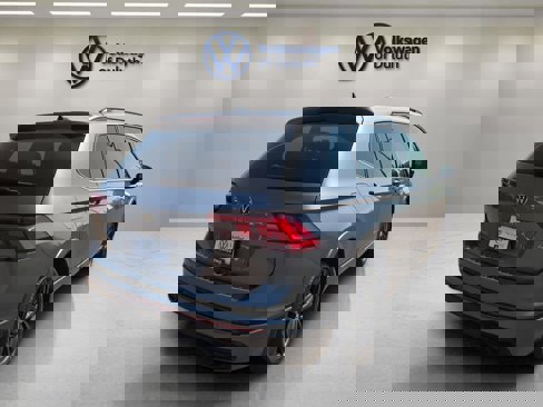 Certified 2022 Volkswagen Tiguan SE R-Line image 5