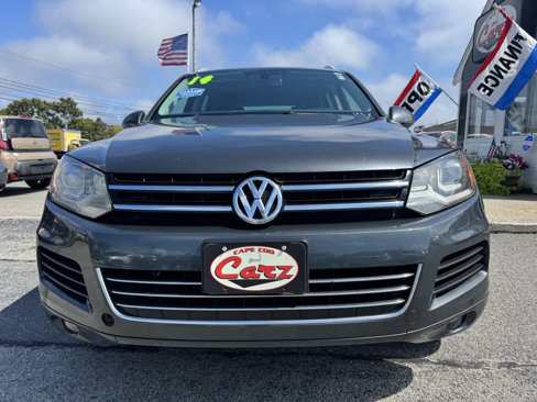 Used 2014 Volkswagen Touareg Sport image 2