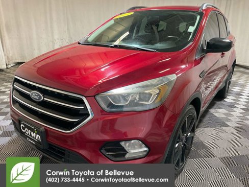 Used 2017 Ford Escape SE w/ SE Sport Appearance Package image 4