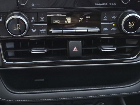 Used 2021 Toyota Highlander XLE image 27