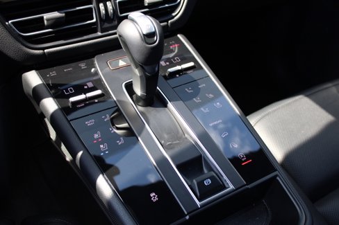 Certified 2024 Porsche Macan image 25