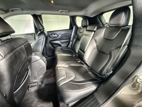 Used 2019 Jeep Cherokee Latitude Plus image 23