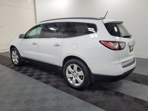 Used 2017 Chevrolet Traverse LT w/ Style and Technology Package image 3