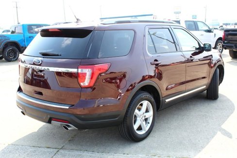 Used 2018 Ford Explorer XLT w/ Equipment Group 202A image 4