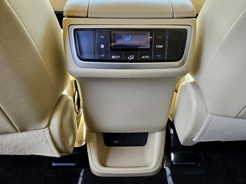 Used 2019 Toyota Highlander XLE image 11