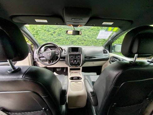 Used 2017 Dodge Grand Caravan SXT image 5