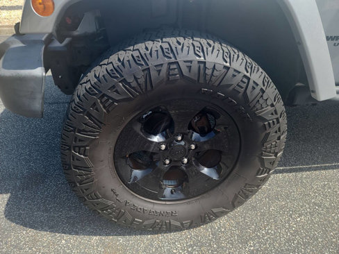 Used 2015 Jeep Wrangler Unlimited Sahara image 10