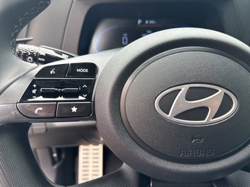 Certified 2025 Hyundai Elantra Sport image 37