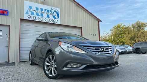 Used 2013 Hyundai Sonata SE image 1