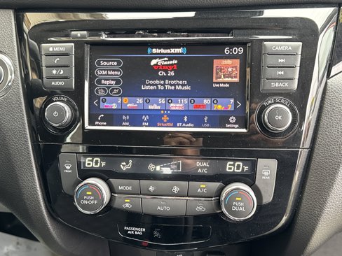 Used 2022 Nissan Rogue Sport SV w/ Technology Package image 16