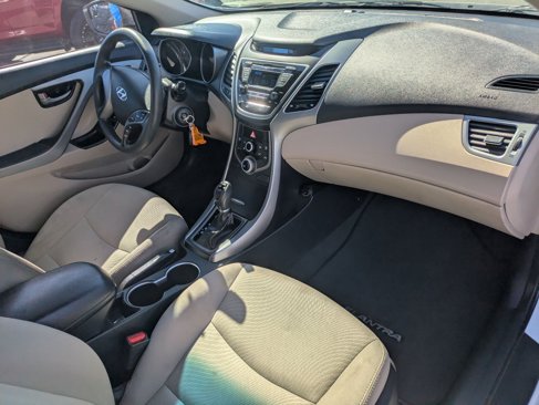 Used 2015 Hyundai Elantra SE image 30