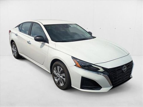Used 2025 Nissan Altima 2.5 S image 3