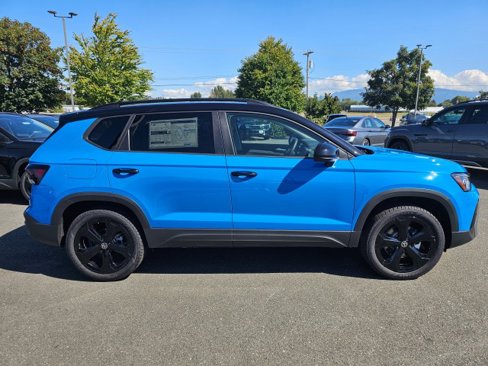 New 2025 Volkswagen Taos SE image 2