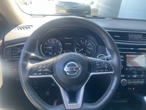 Used 2017 Nissan Rogue SV image 15