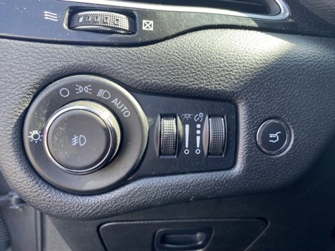 Used 2023 Jeep Cherokee Altitude Lux image 23