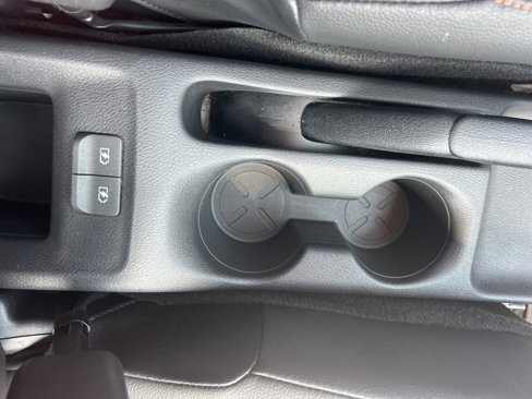 Used 2018 Nissan Kicks SR image 29