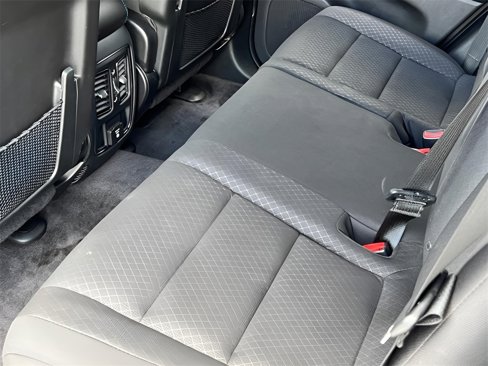 Used 2018 Jeep Grand Cherokee Laredo image 18