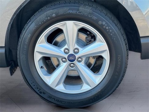 Used 2017 Ford Edge SE image 7