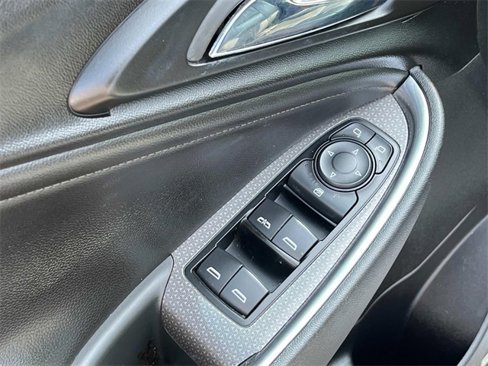 Used 2018 Chevrolet Malibu LT w/ Leather Package image 24
