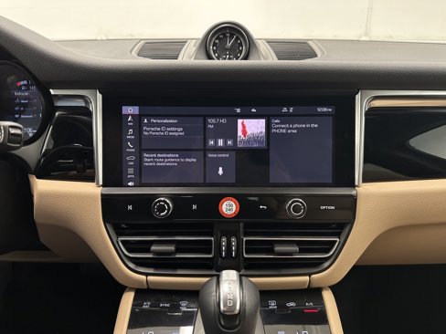 Used 2022 Porsche Macan image 32