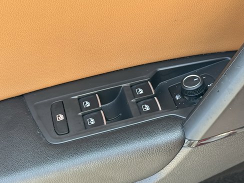 Used 2019 Volkswagen Tiguan SEL image 26