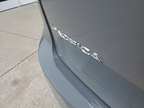 Used 2020 Chrysler Pacifica Limited w/ Advanced Safetytec Group image 28