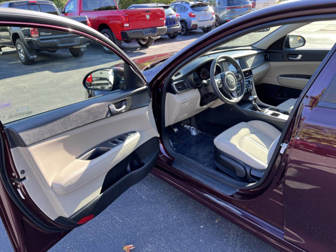 Used 2018 Kia Optima LX w/ 17" Alloy Wheels Package image 10