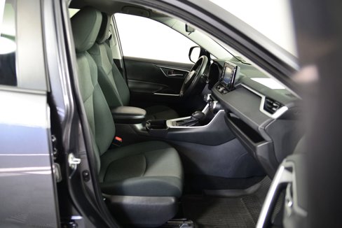 Used 2021 Toyota RAV4 XLE image 19