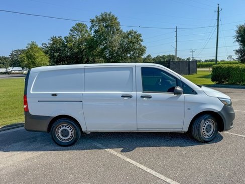 Used 2022 Mercedes-Benz Metris image 2