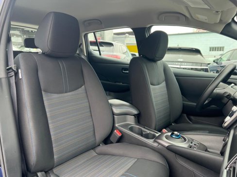 Used 2025 Nissan Leaf S image 33