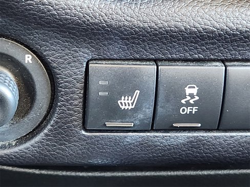 Used 2015 Jeep Wrangler Unlimited Sahara w/ Connectivity Group image 22