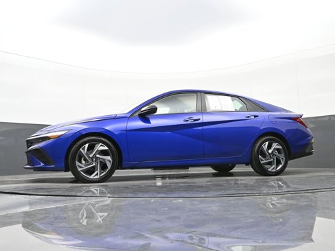 Certified 2025 Hyundai Elantra Sport image 41
