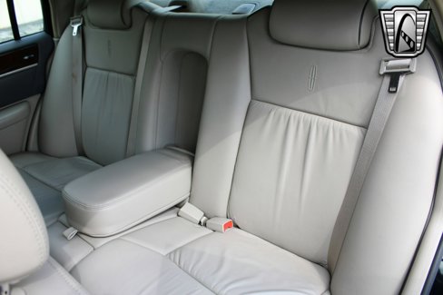 Used 2006 Lincoln Town Car Designer Series image 14