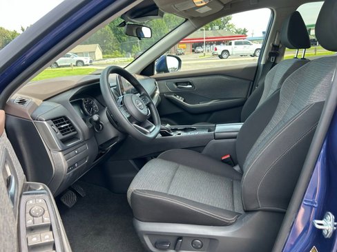 Used 2023 Nissan Rogue SV image 17
