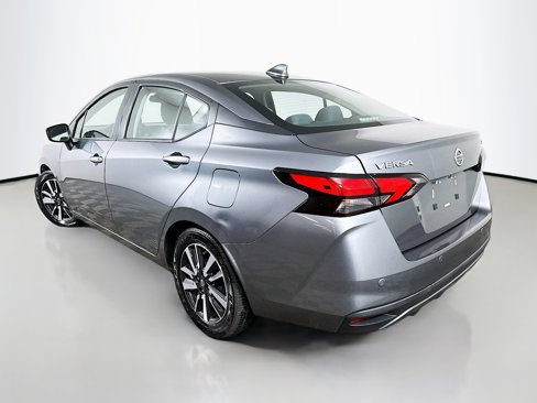 Used 2021 Nissan Versa SV image 5